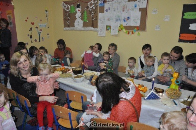 Spotkanie opłatkowe w żłobku Jaś i Małgosia [23.XII.2011] - zdjęcie #15 - eOstroleka.pl