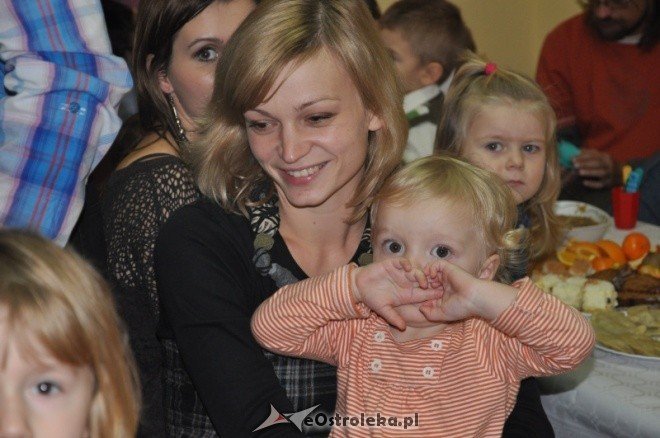 Spotkanie opłatkowe w żłobku Jaś i Małgosia [23.XII.2011] - zdjęcie #14 - eOstroleka.pl