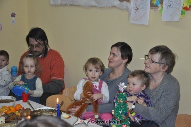 Spotkanie opłatkowe w żłobku Jaś i Małgosia [23.XII.2011] - zdjęcie #12 - eOstroleka.pl
