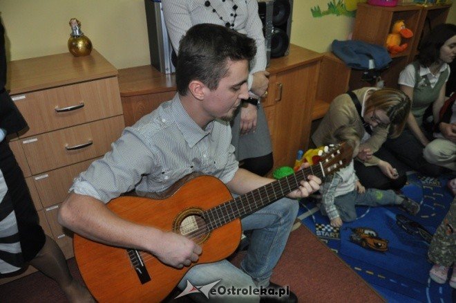 Spotkanie opłatkowe w żłobku Jaś i Małgosia [23.XII.2011] - zdjęcie #8 - eOstroleka.pl