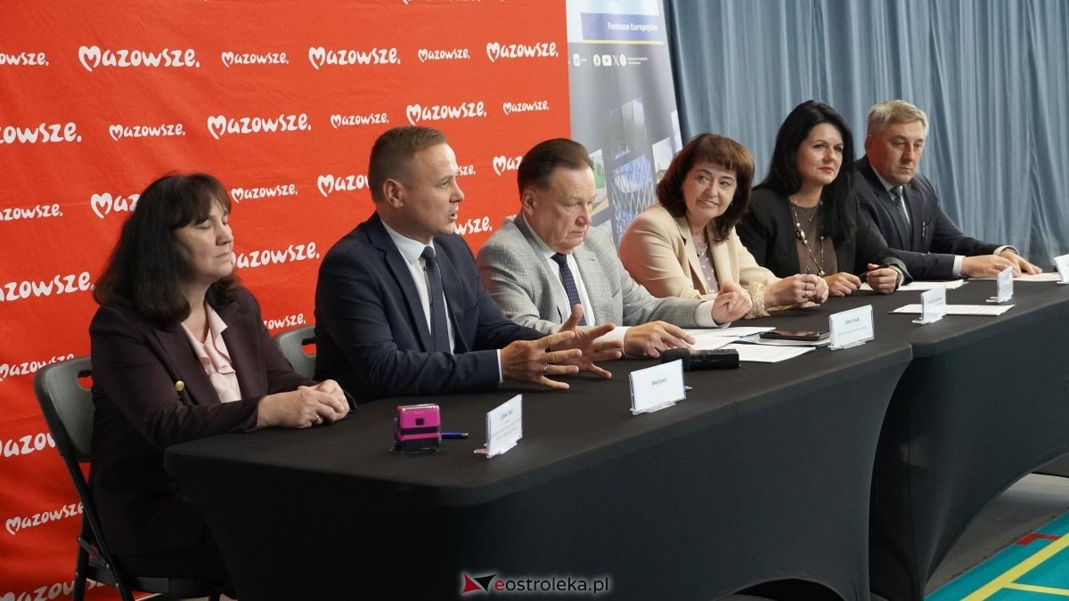 Podpisanie umów w ramach programu Fundusze Europejskie dla Mazowsza [25.08.2026] - zdjęcie #64 - eOstroleka.pl