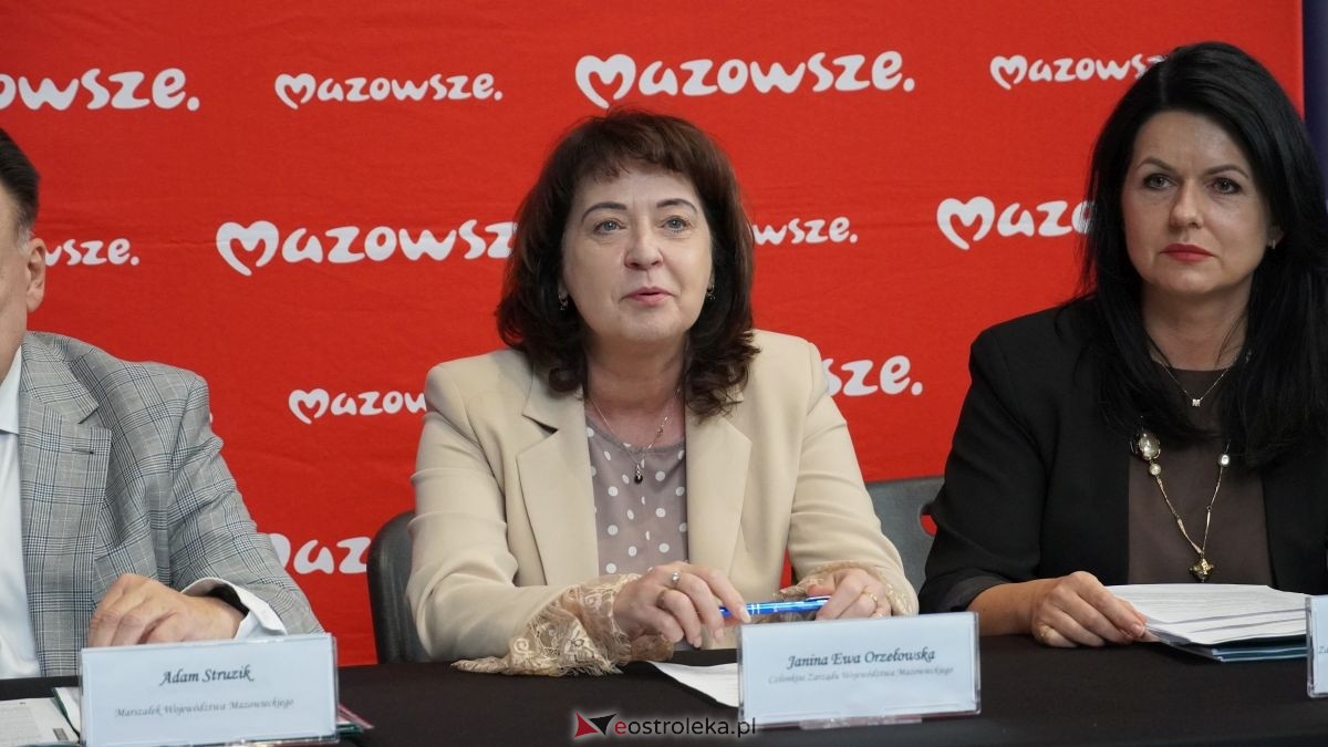 Podpisanie umów w ramach programu Fundusze Europejskie dla Mazowsza [25.08.2026] - zdjęcie #38 - eOstroleka.pl