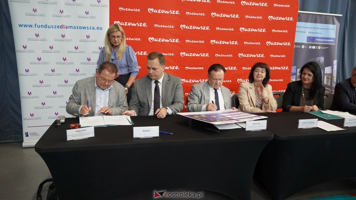 Podpisanie umów w ramach programu Fundusze Europejskie dla Mazowsza [25.08.2026] - zdjęcie #30 - eOstroleka.pl