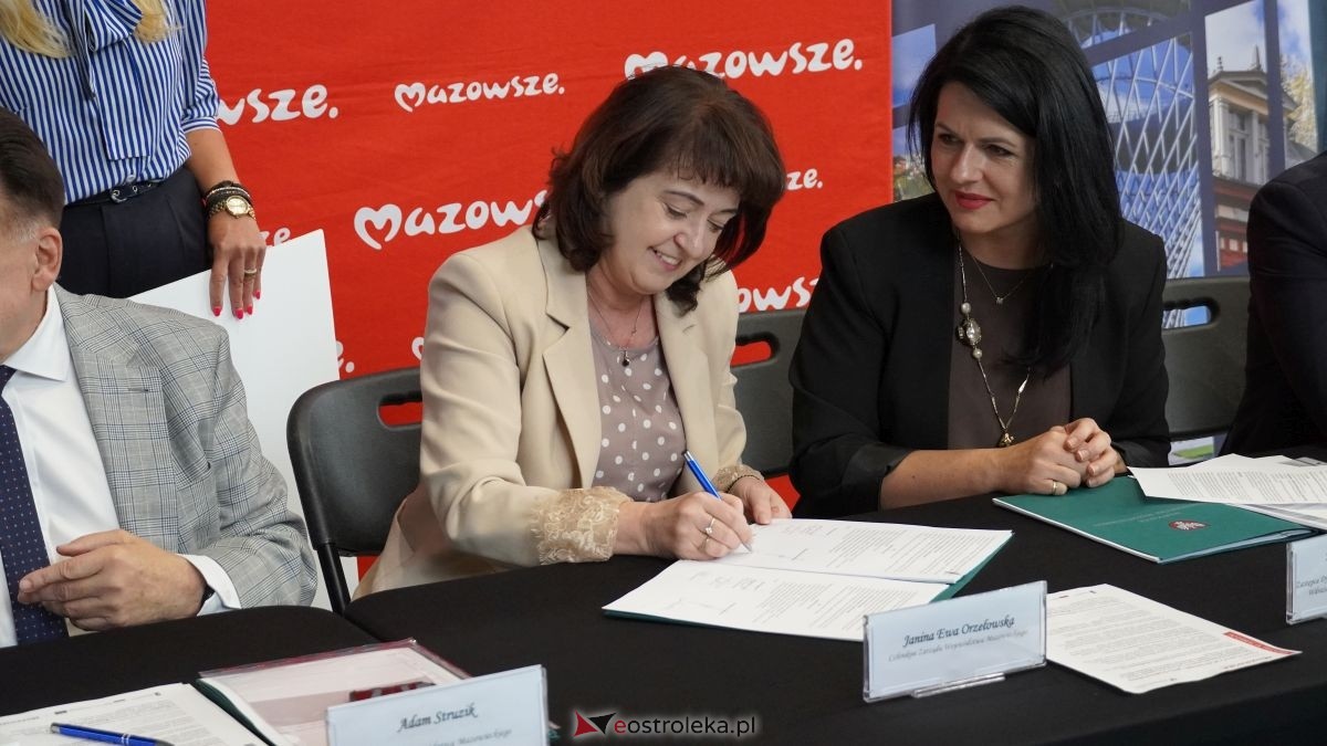 Podpisanie umów w ramach programu Fundusze Europejskie dla Mazowsza [25.08.2026] - zdjęcie #28 - eOstroleka.pl