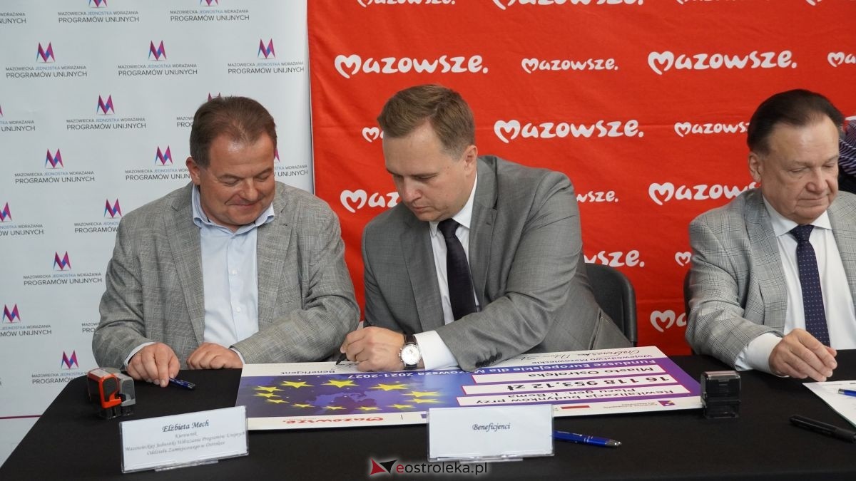 Podpisanie umów w ramach programu Fundusze Europejskie dla Mazowsza [25.08.2026] - zdjęcie #25 - eOstroleka.pl