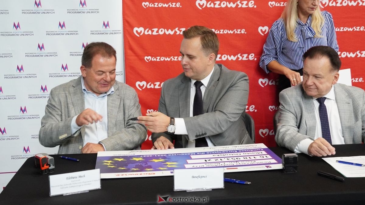 Podpisanie umów w ramach programu Fundusze Europejskie dla Mazowsza [25.08.2026] - zdjęcie #24 - eOstroleka.pl