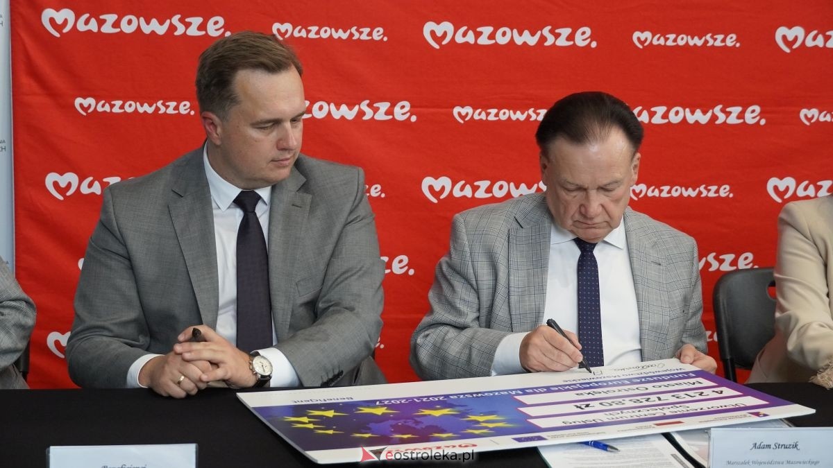 Podpisanie umów w ramach programu Fundusze Europejskie dla Mazowsza [25.08.2026] - zdjęcie #19 - eOstroleka.pl