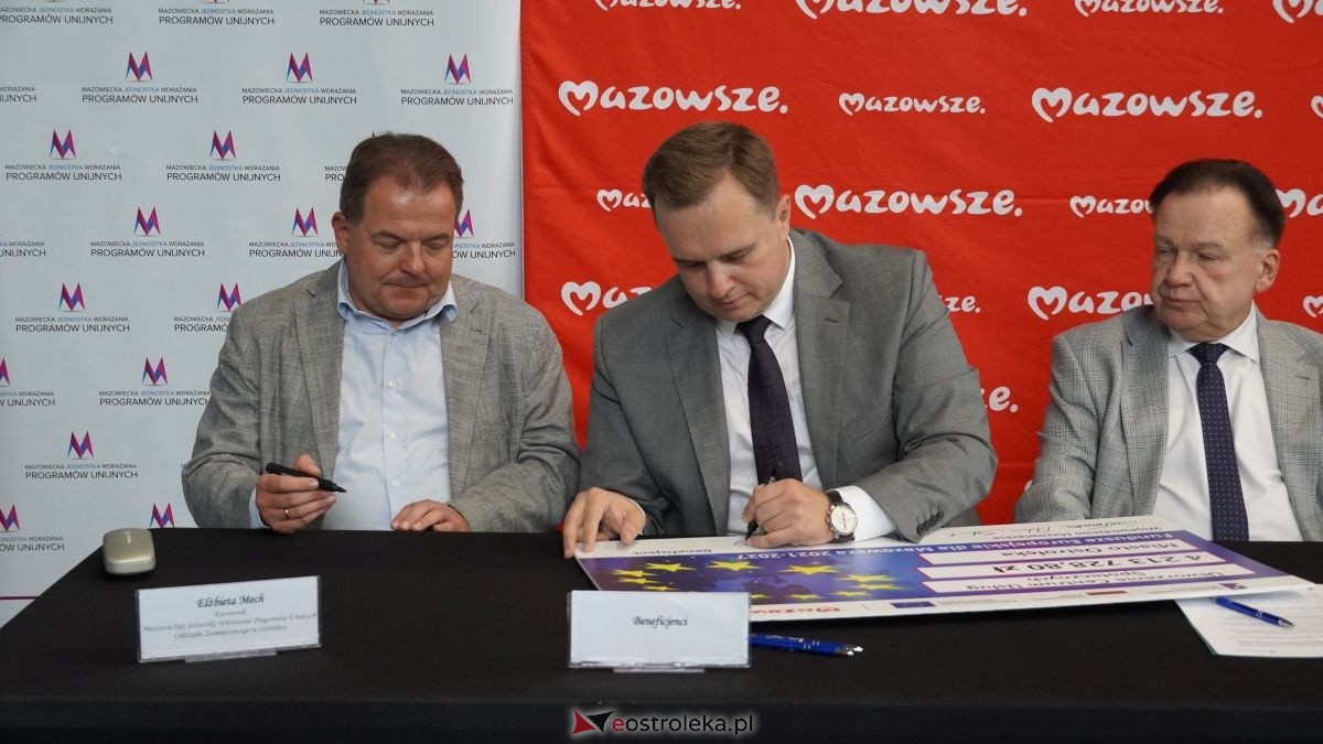 Podpisanie umów w ramach programu Fundusze Europejskie dla Mazowsza [25.08.2026] - zdjęcie #17 - eOstroleka.pl