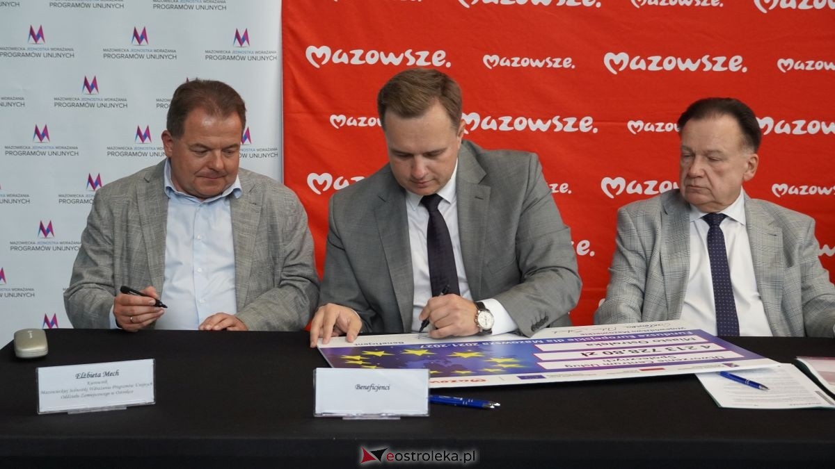 Podpisanie umów w ramach programu Fundusze Europejskie dla Mazowsza [25.08.2026] - zdjęcie #16 - eOstroleka.pl