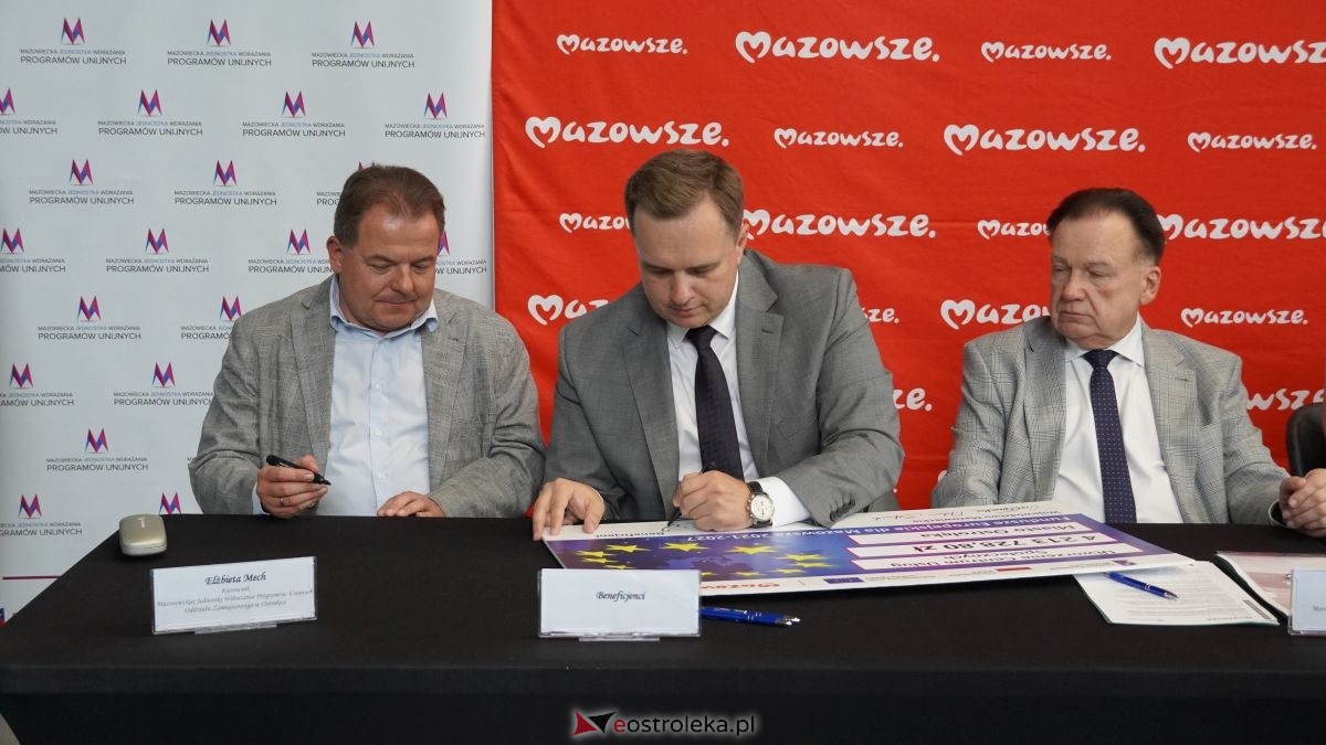 Podpisanie umów w ramach programu Fundusze Europejskie dla Mazowsza [25.08.2026] - zdjęcie #15 - eOstroleka.pl