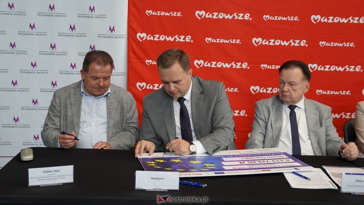 Podpisanie umów w ramach programu Fundusze Europejskie dla Mazowsza [25.08.2026] - zdjęcie #14 - eOstroleka.pl