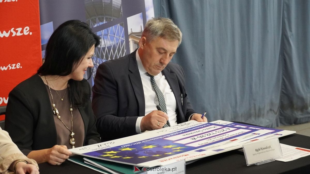 Podpisanie umów w ramach programu Fundusze Europejskie dla Mazowsza [25.08.2026] - zdjęcie #12 - eOstroleka.pl