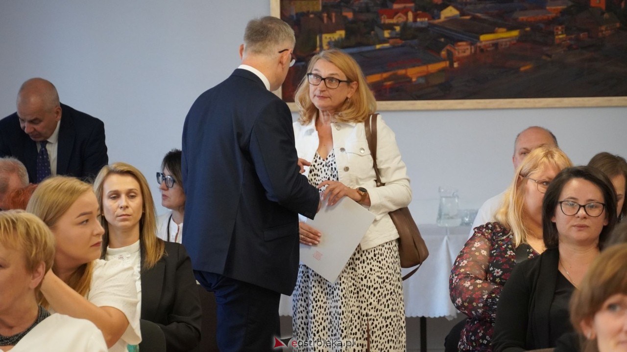 Uroczystość wręczenia aktów stopnia awansu zawodowego nauczyciela mianowanego [27.08.2026] - zdjęcie #96 - eOstroleka.pl