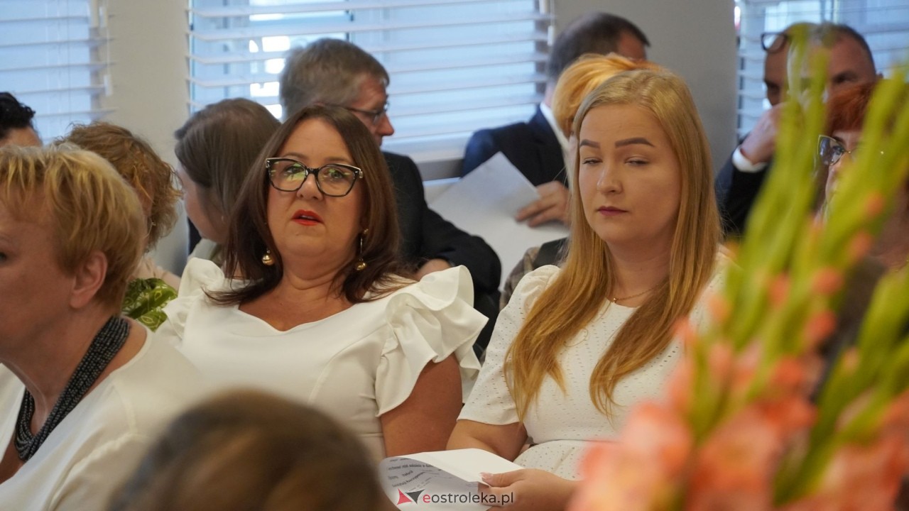 Uroczystość wręczenia aktów stopnia awansu zawodowego nauczyciela mianowanego [27.08.2026] - zdjęcie #95 - eOstroleka.pl