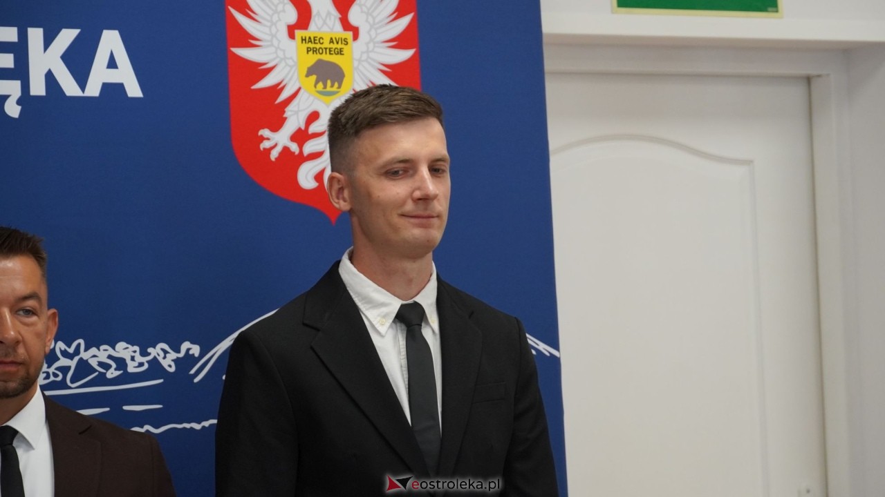 Uroczystość wręczenia aktów stopnia awansu zawodowego nauczyciela mianowanego [27.08.2026] - zdjęcie #77 - eOstroleka.pl