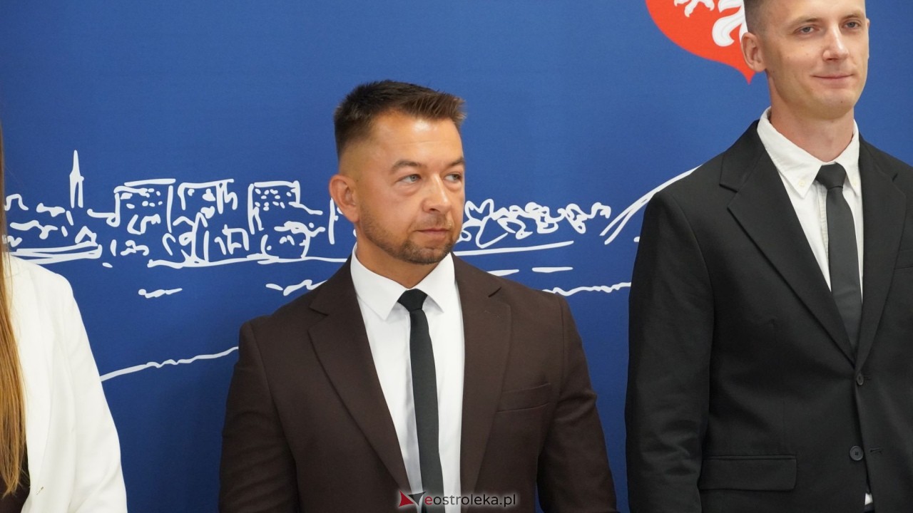 Uroczystość wręczenia aktów stopnia awansu zawodowego nauczyciela mianowanego [27.08.2026] - zdjęcie #76 - eOstroleka.pl