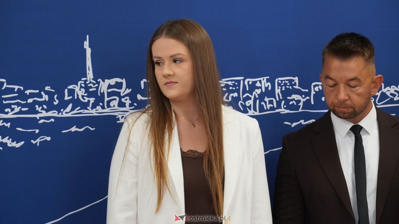 Uroczystość wręczenia aktów stopnia awansu zawodowego nauczyciela mianowanego [27.08.2026] - zdjęcie #75 - eOstroleka.pl