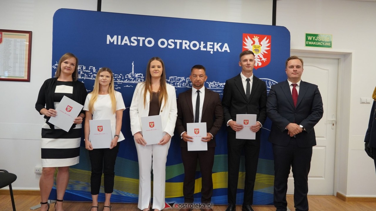 Uroczystość wręczenia aktów stopnia awansu zawodowego nauczyciela mianowanego [27.08.2026] - zdjęcie #67 - eOstroleka.pl