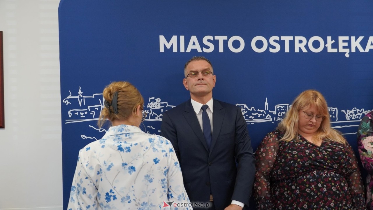 Uroczystość wręczenia aktów stopnia awansu zawodowego nauczyciela mianowanego [27.08.2026] - zdjęcie #63 - eOstroleka.pl