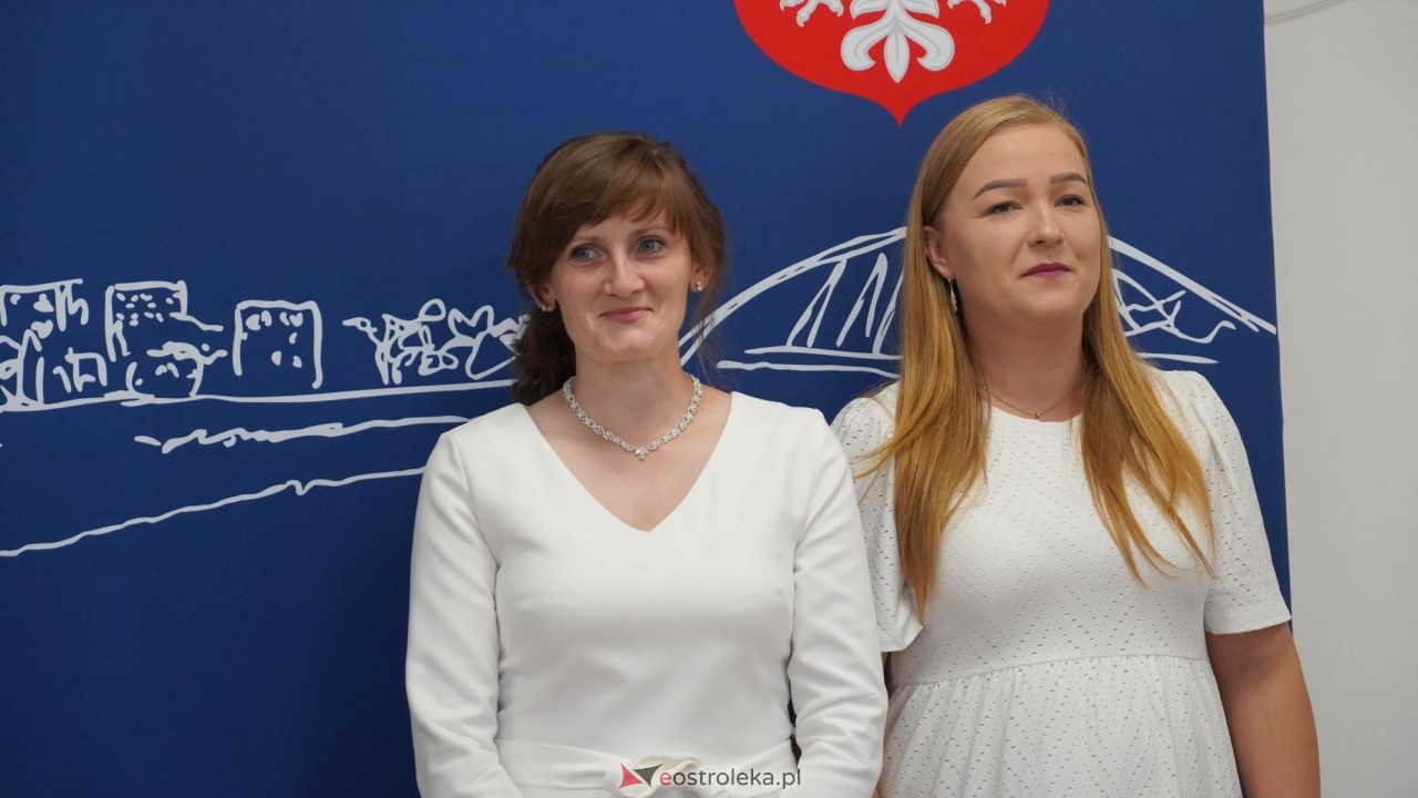 Uroczystość wręczenia aktów stopnia awansu zawodowego nauczyciela mianowanego [27.08.2026] - zdjęcie #60 - eOstroleka.pl