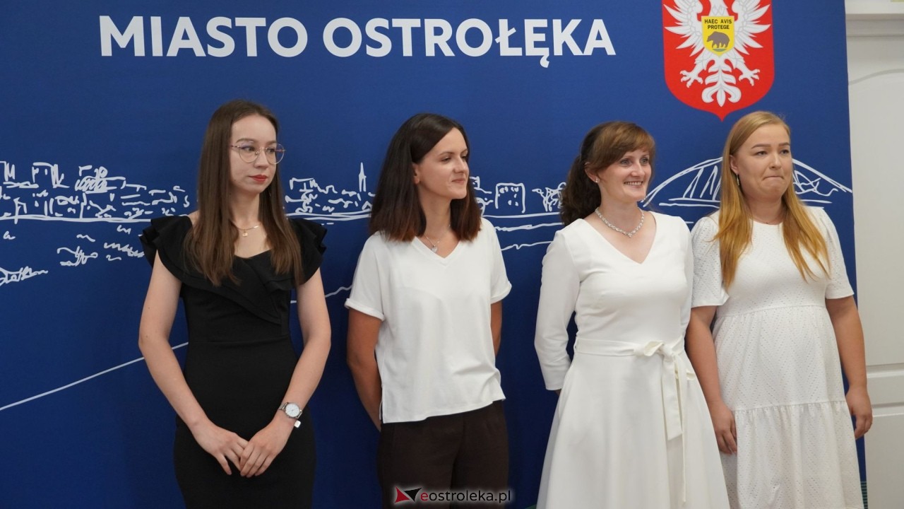 Uroczystość wręczenia aktów stopnia awansu zawodowego nauczyciela mianowanego [27.08.2026] - zdjęcie #59 - eOstroleka.pl