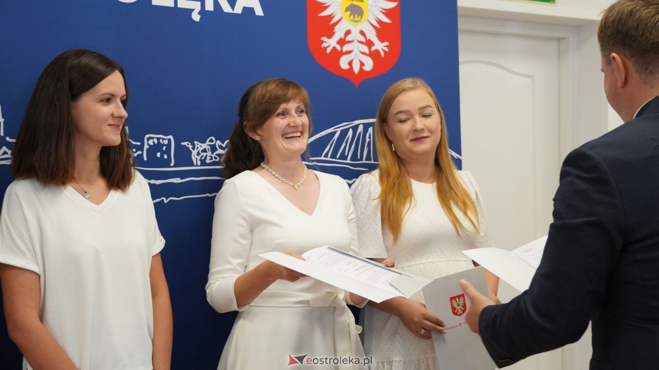 Uroczystość wręczenia aktów stopnia awansu zawodowego nauczyciela mianowanego [27.08.2026] - zdjęcie #57 - eOstroleka.pl