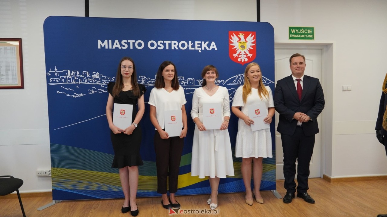 Uroczystość wręczenia aktów stopnia awansu zawodowego nauczyciela mianowanego [27.08.2026] - zdjęcie #55 - eOstroleka.pl