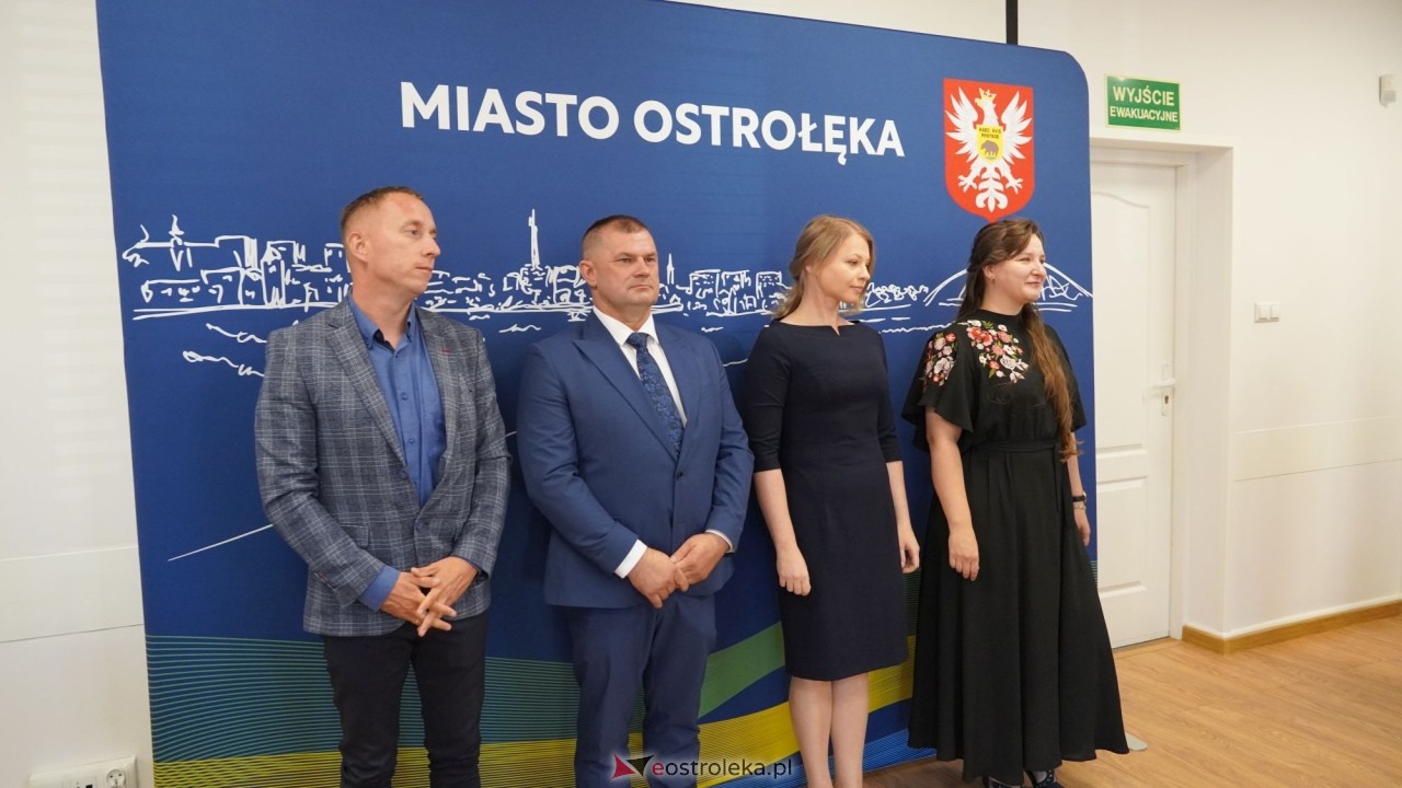 Uroczystość wręczenia aktów stopnia awansu zawodowego nauczyciela mianowanego [27.08.2026] - zdjęcie #54 - eOstroleka.pl