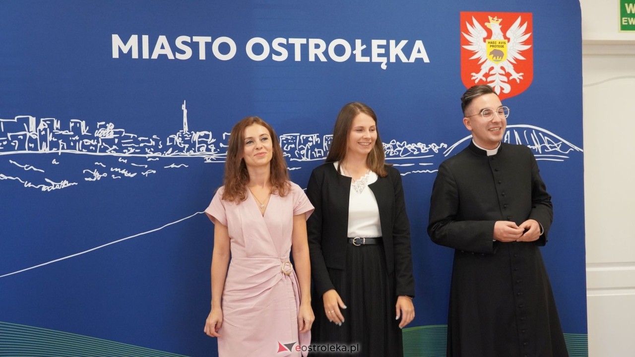 Uroczystość wręczenia aktów stopnia awansu zawodowego nauczyciela mianowanego [27.08.2026] - zdjęcie #50 - eOstroleka.pl