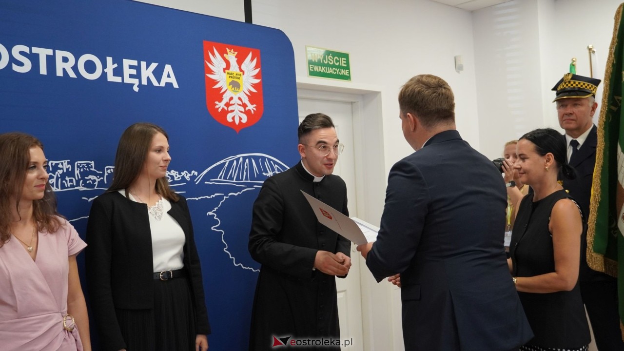 Uroczystość wręczenia aktów stopnia awansu zawodowego nauczyciela mianowanego [27.08.2026] - zdjęcie #49 - eOstroleka.pl