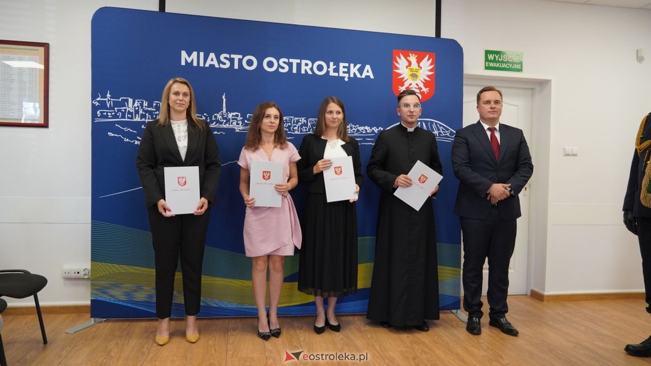 Uroczystość wręczenia aktów stopnia awansu zawodowego nauczyciela mianowanego [27.08.2026] - zdjęcie #44 - eOstroleka.pl