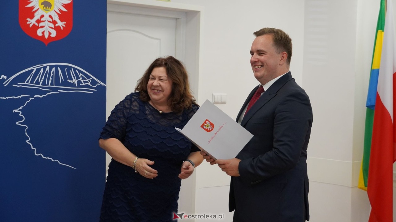 Uroczystość wręczenia aktów stopnia awansu zawodowego nauczyciela mianowanego [27.08.2026] - zdjęcie #38 - eOstroleka.pl