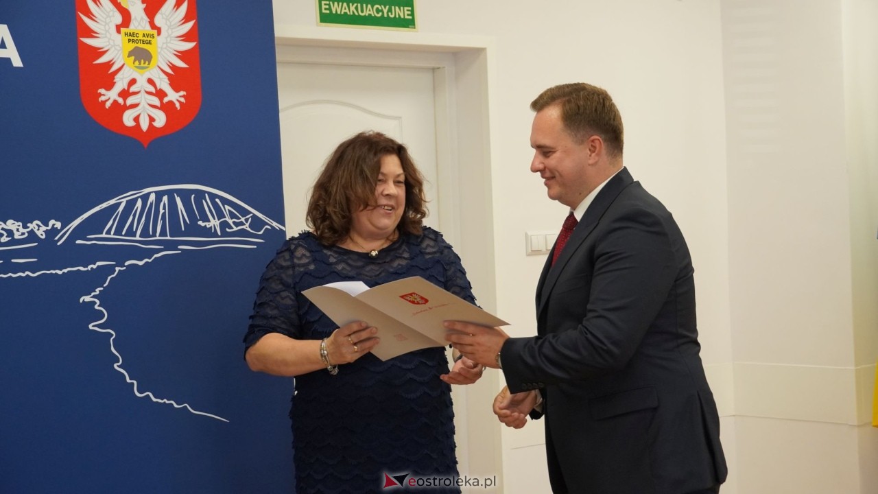 Uroczystość wręczenia aktów stopnia awansu zawodowego nauczyciela mianowanego [27.08.2026] - zdjęcie #37 - eOstroleka.pl
