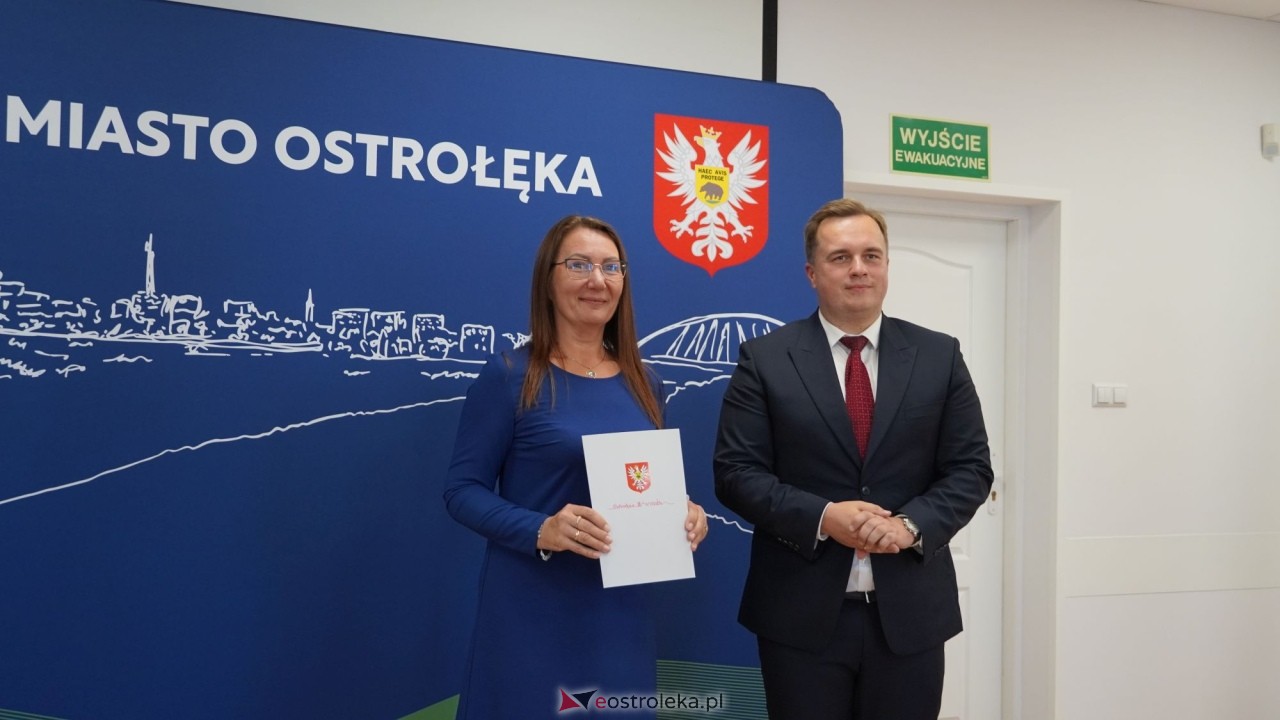 Uroczystość wręczenia aktów stopnia awansu zawodowego nauczyciela mianowanego [27.08.2026] - zdjęcie #36 - eOstroleka.pl