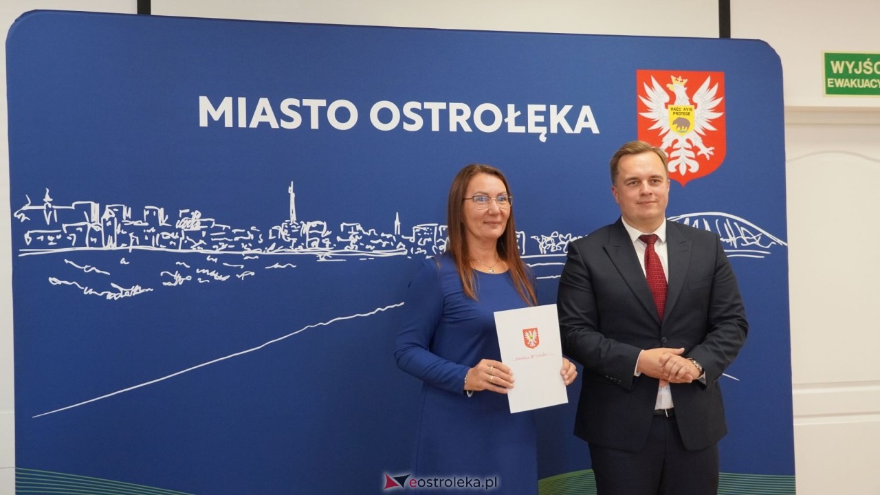 Uroczystość wręczenia aktów stopnia awansu zawodowego nauczyciela mianowanego [27.08.2026] - zdjęcie #35 - eOstroleka.pl