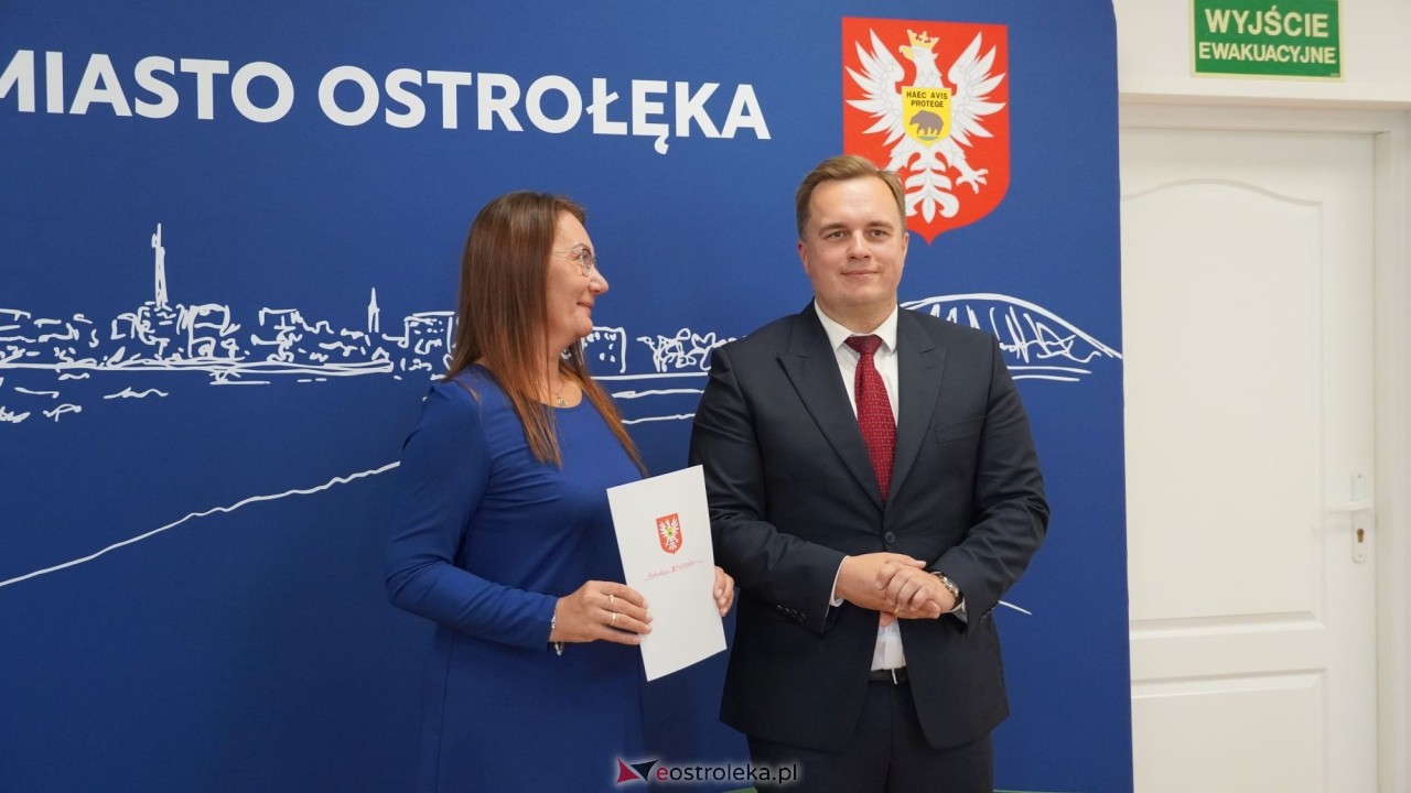 Uroczystość wręczenia aktów stopnia awansu zawodowego nauczyciela mianowanego [27.08.2026] - zdjęcie #34 - eOstroleka.pl