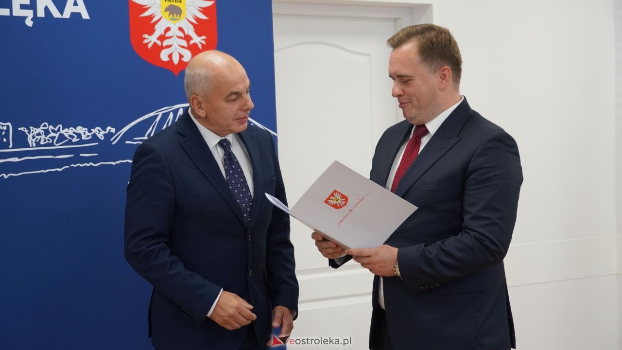 Uroczystość wręczenia aktów stopnia awansu zawodowego nauczyciela mianowanego [27.08.2026] - zdjęcie #33 - eOstroleka.pl