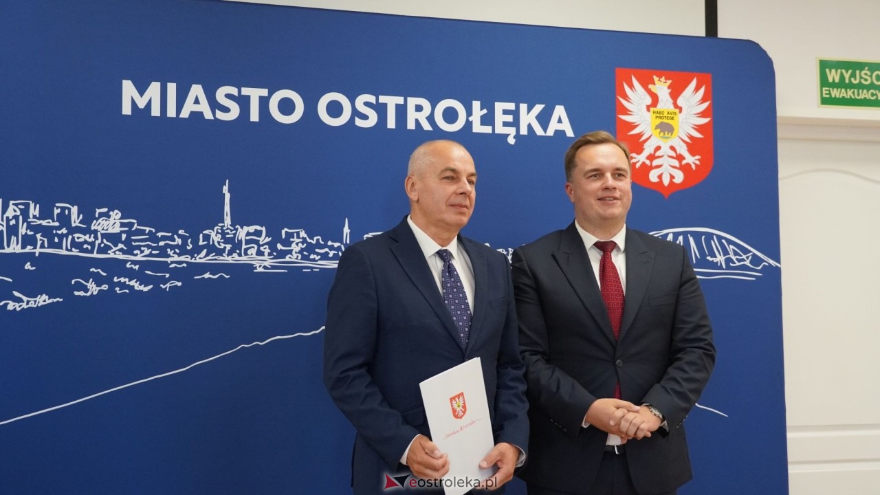 Uroczystość wręczenia aktów stopnia awansu zawodowego nauczyciela mianowanego [27.08.2026] - zdjęcie #32 - eOstroleka.pl