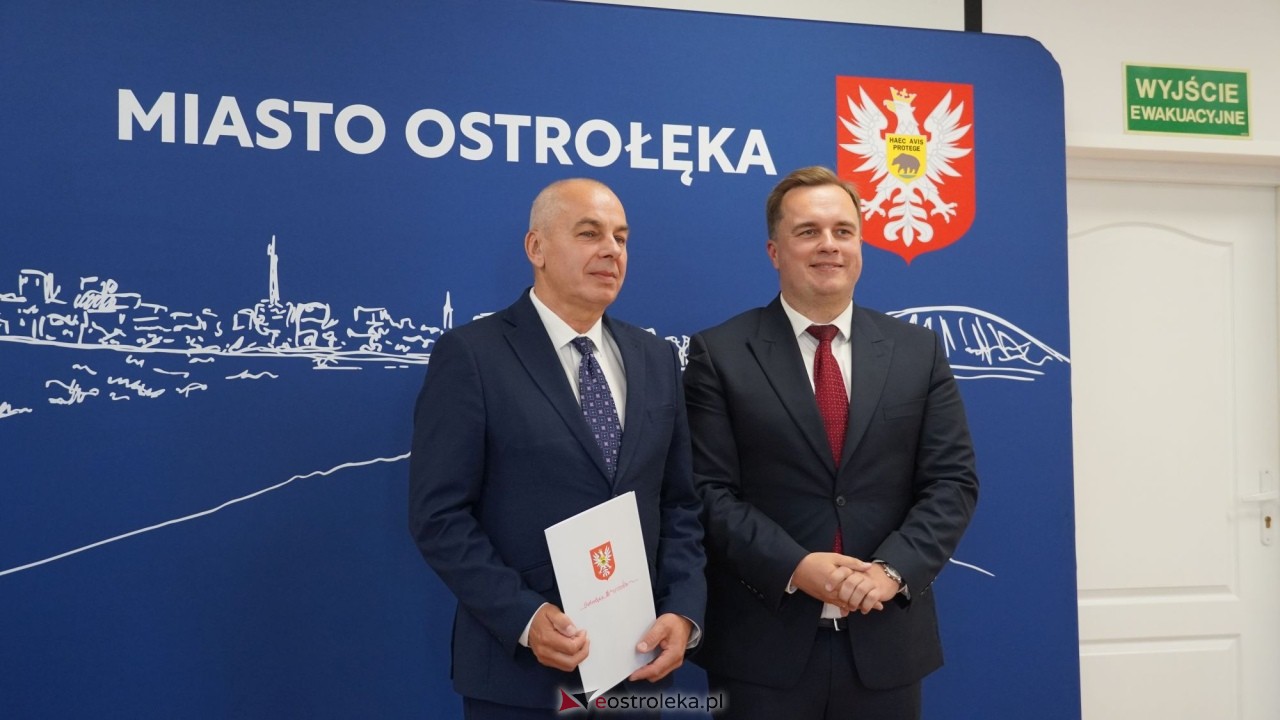 Uroczystość wręczenia aktów stopnia awansu zawodowego nauczyciela mianowanego [27.08.2026] - zdjęcie #31 - eOstroleka.pl