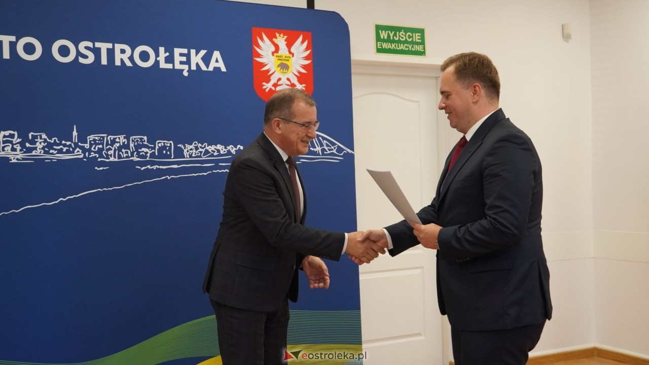 Uroczystość wręczenia aktów stopnia awansu zawodowego nauczyciela mianowanego [27.08.2026] - zdjęcie #30 - eOstroleka.pl
