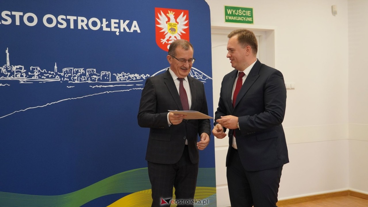 Uroczystość wręczenia aktów stopnia awansu zawodowego nauczyciela mianowanego [27.08.2026] - zdjęcie #29 - eOstroleka.pl