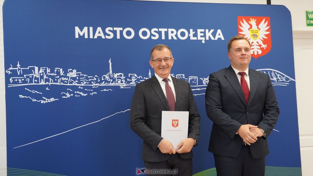 Uroczystość wręczenia aktów stopnia awansu zawodowego nauczyciela mianowanego [27.08.2026] - zdjęcie #28 - eOstroleka.pl