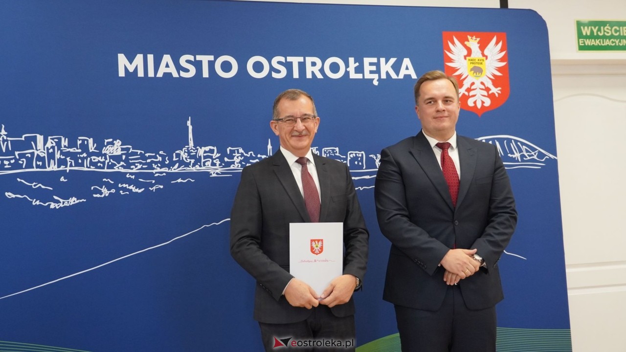 Uroczystość wręczenia aktów stopnia awansu zawodowego nauczyciela mianowanego [27.08.2026] - zdjęcie #27 - eOstroleka.pl