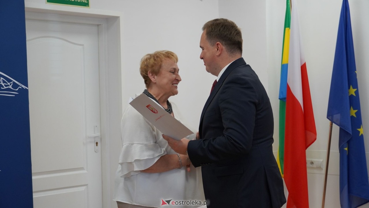 Uroczystość wręczenia aktów stopnia awansu zawodowego nauczyciela mianowanego [27.08.2026] - zdjęcie #26 - eOstroleka.pl