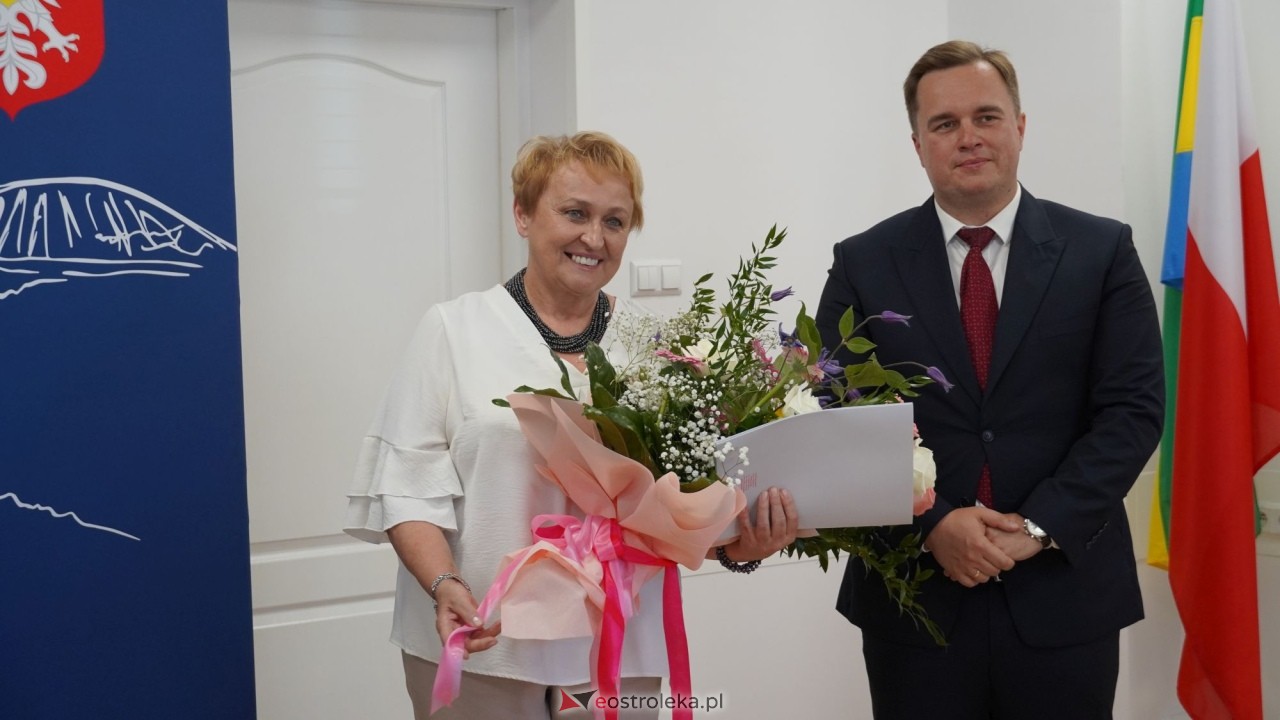 Uroczystość wręczenia aktów stopnia awansu zawodowego nauczyciela mianowanego [27.08.2026] - zdjęcie #21 - eOstroleka.pl