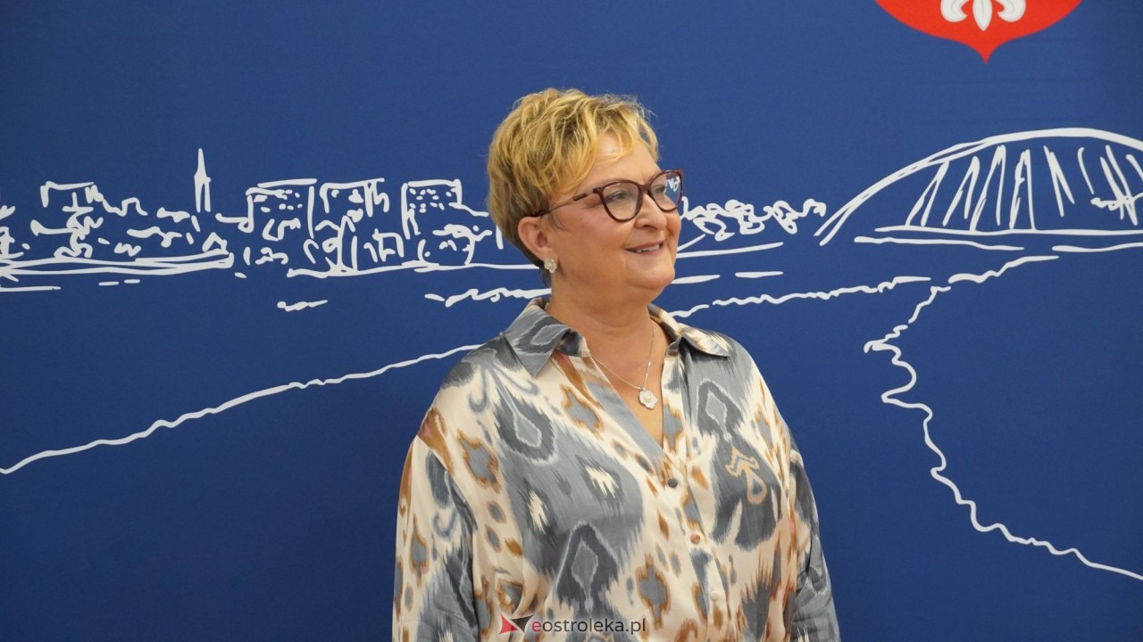 Uroczystość wręczenia aktów stopnia awansu zawodowego nauczyciela mianowanego [27.08.2026] - zdjęcie #15 - eOstroleka.pl
