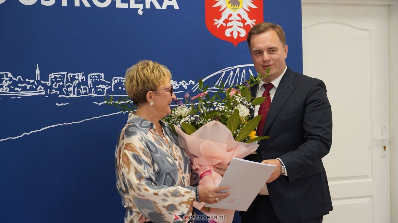 Uroczystość wręczenia aktów stopnia awansu zawodowego nauczyciela mianowanego [27.08.2026] - zdjęcie #12 - eOstroleka.pl