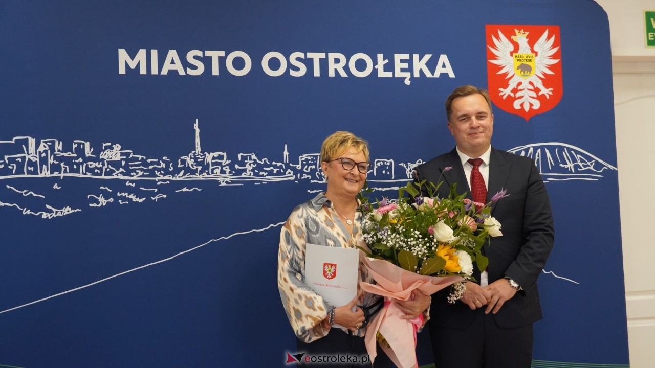 Uroczystość wręczenia aktów stopnia awansu zawodowego nauczyciela mianowanego [27.08.2026] - zdjęcie #11 - eOstroleka.pl