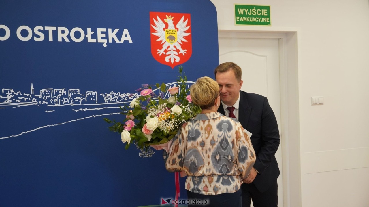 Uroczystość wręczenia aktów stopnia awansu zawodowego nauczyciela mianowanego [27.08.2026] - zdjęcie #8 - eOstroleka.pl
