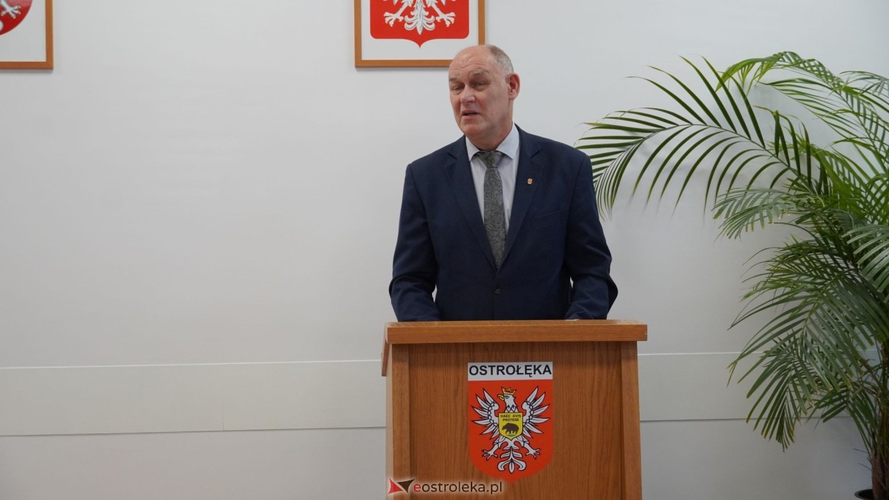 Uroczystość wręczenia aktów stopnia awansu zawodowego nauczyciela mianowanego [27.08.2026] - zdjęcie #4 - eOstroleka.pl